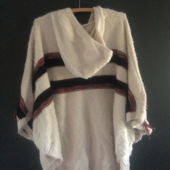 Shawl pullover with hood - Picture 5 of 9